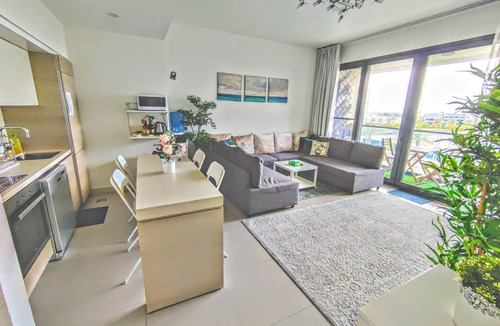 Muharraq Condo | Luxury Apt near Marassi Beach & Dragon City Mall & Amwaj Lagoon