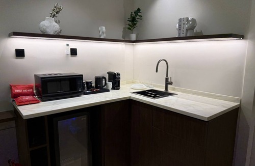 Riyadh Apartment | Luxury & Comfort in Prime Al-Qairawan Location! Modern Design, 5G Internet