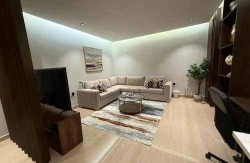 Riyadh Apartment | Luxury & Comfort in Prime Al-Qairawan Location! Modern Design, 5G Internet