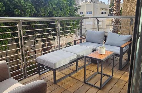 Tel Aviv Apartment | Luxury Oasis Tel Aviv Beach with Mamad