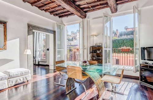 Rione III Colonna Apartment | Luxury Spanish Steps Terrace