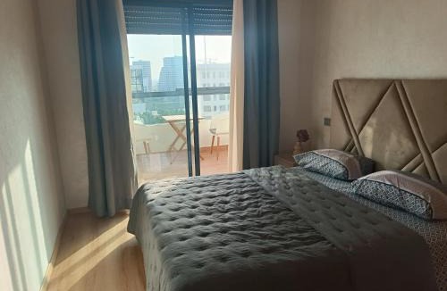 Ain Harrouda Apartment | luxury studio vue Sur Piscine, mer et Park a Zenata City Eco
