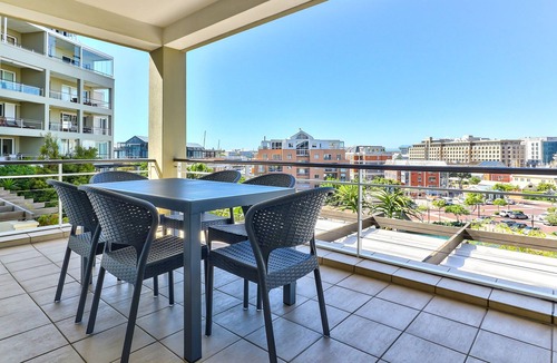 Victoria and Alfred Waterfront Apartment | Luxury Three Bedroom Apartment - fully furnished and equipped