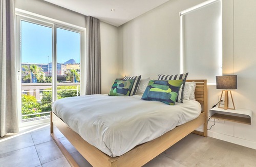 Victoria and Alfred Waterfront Apartment | Luxury Three Bedroom Apartment - fully furnished and equipped