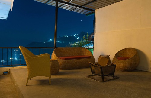 Library Road Villa | Luxury Villa 1km from Mall Road (Hampton Villa)
