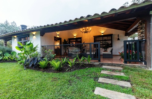 Rionegro Villa | Luxury Villa in Llanogrande- Chef -Cinema -Sports Bar-Jacuzzi -Fire Pit -BBQ