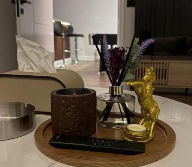 Al Hofuf Apartment | M&F Home - شقة فاخرة - غرفة نوم وصالة وطاولة بلياردو وركن قهوة