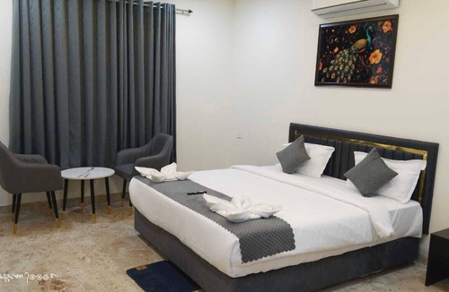 Manikonda Hotel | Madhura Luxury Hotel, Gachibowli near Hitech City
