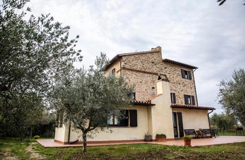 Bevagna House | Maestà delle Quattro Chiavi