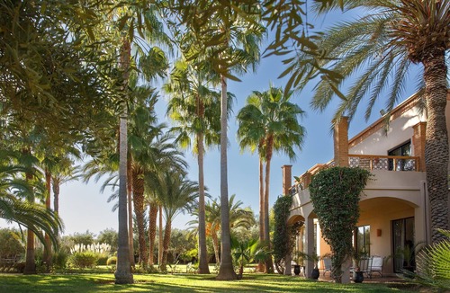 El Aggada Villa | MAGGY ROSE - Contemporary Elegance: 8 Bedrooms, Heated Pool, and Jacuzzi Bliss