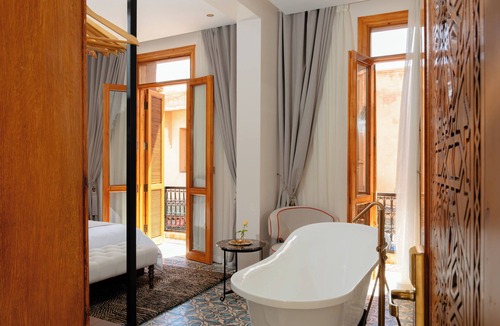 Arset El Bilk House | Maison Ziri — Royal Suite, Terrace & Bathtub