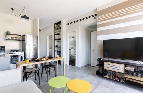 Florentin Apartment | Mamad Chic Urban Getaway with Balcony