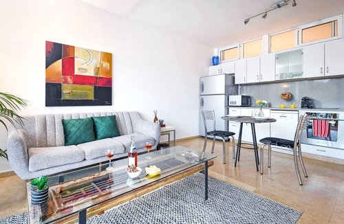 Jaffa Apartment | MAMAD - Deluxe 2BD Jaffa Dreams W Pool & Parking