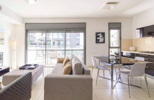 Kerem HaTeimanim Apartment | MAMAD Stunning 2BR/2BA SeaView Apt| By SweetyGuest