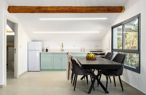 Vered Hagalil Apartment | MAMAD - Sunny Hilltop Hideaway by Sea N' Rent