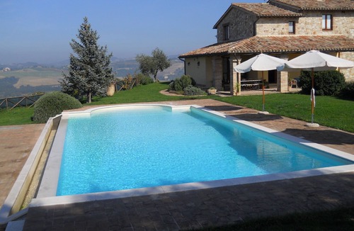 Loreto House | Mansion - TODIHouse with character Panoramic views over the Tiber valley and TODI