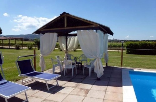 Torgiano Apartment | Mela' Wohnung mit Gemeinschaftspool by Interhome