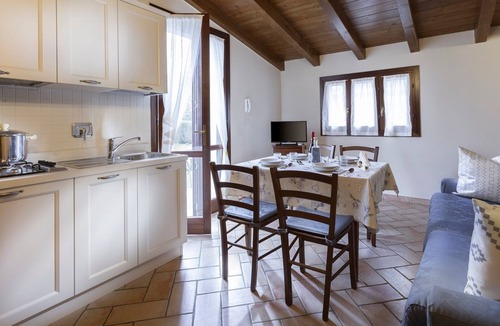 Scandiano Apartment | Melissa apartment, with exposed stone walls, inside a farmhouse