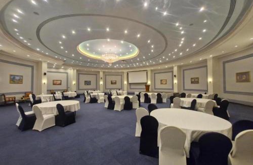 Dhahran Resort | Mena Holiday Beach Resort Half Moon