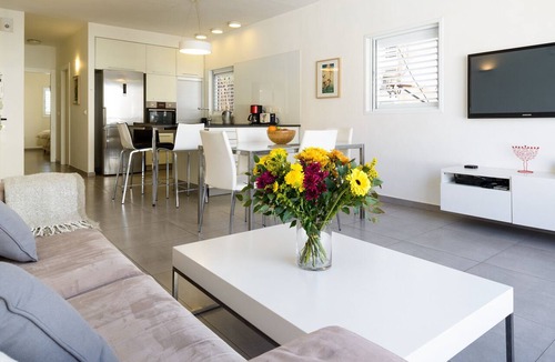 Tel Aviv Apartment | MIKLAT Full Comfort 1BR near Frishman Beach by FeelHome