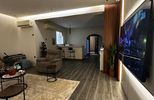 Riyadh Apartment | Modern 1BR Cozy Living Room Kitchen Prime spot