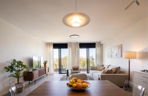 Jaffa Apartment | Modern 3BR Apartment with Balcony Green Views.