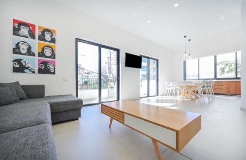 Old North Apartment | Modern 3BR Next to the Sea by HolyGuest