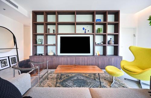 Old North Apartment | Modern 3BR retreat in the Old North by HolyGuest