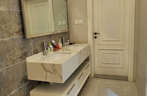 Jeddah Apartment | Modern & Cozy Apartment Quiet Area Near Malls & Restaurants