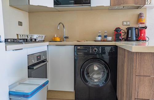 Belvedere Apartment | Modern Fiber Optic View Casa Voyageurs Parking Bright
