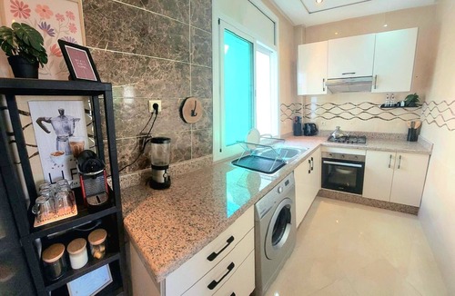 Quartier Maamora House | Modern Flat with Terrace- Central Kenitra- 4 min to Sebou River