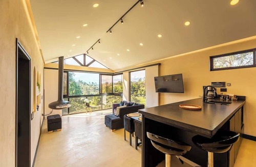 El Carmen de Viboral Villa | Modern Luxury Cabin | Jacuzzi & Spa