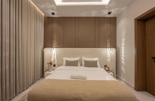 King Abdul Aziz Road Apartment | Modern Luxury 1BR 75 Smart TV Smart Self Check-in