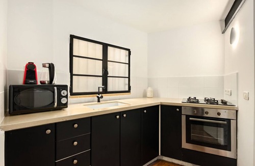 Kerem HaTeimanim Apartment | Modern-Rustic Haven in the City