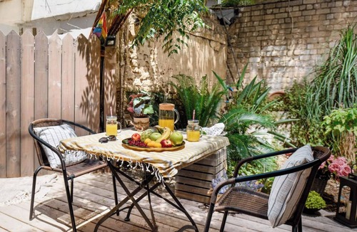 Kerem HaTeimanim Apartment | Modern-Rustic Haven in the City