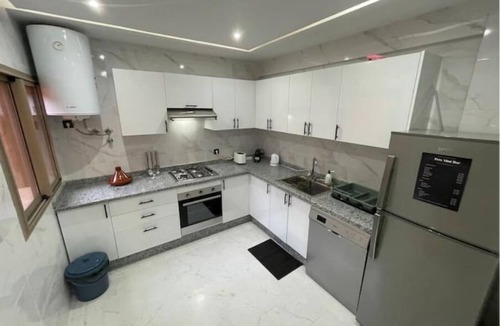 Camp El Ghoul Apartment | Modern Stay : 3 bedroom City Center with Balcony