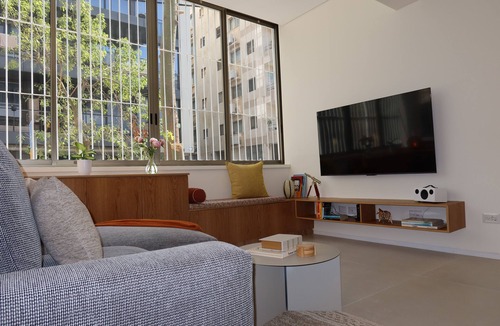 Kerem HaTeimanim Apartment | New Apartment 2 Minutes from the Beach Chic & Cozy Brand new complete renovation