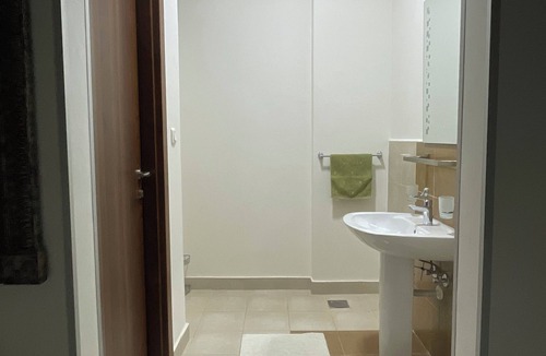 Medina Apartment | New family ready 2-bedroom apartment with WiFi & AC in Madinah Al-Munawarah