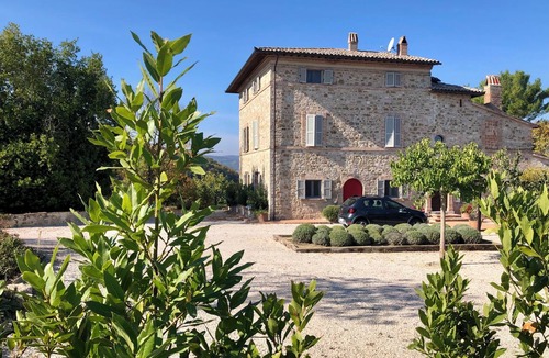 Pesciano Villa | New Listing - Beautiful renovated villa , sleeps 12, air con, private pool