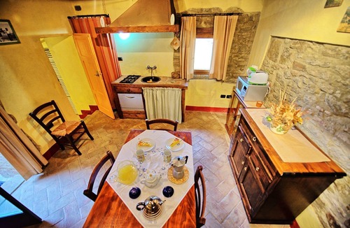 Castelnuovo Berardenga Apartment | Nice apartment for 2 people with WIFI, A/C, pool, pets allowed and panoramic view