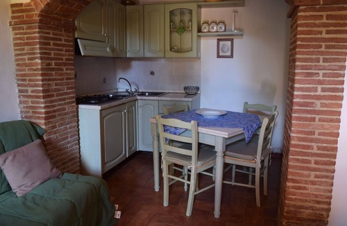 Castiglione del Lago Apartment | Nice apartment for 4 people with pool, WIFI, TV, patio and pets allowed