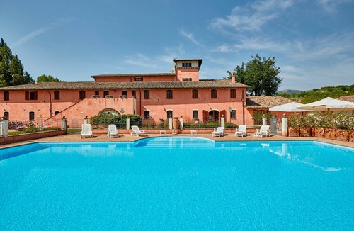 San Brizio Apartment | Nice apartment for 2 people with WIFI, pool, TV and balcony, close to Spoleto