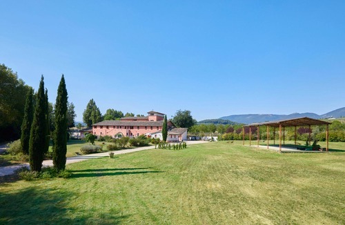 San Brizio Apartment | Nice apartment for 5 people with pool, WIFI, TV, balcony and pets allowed, close to Spoleto