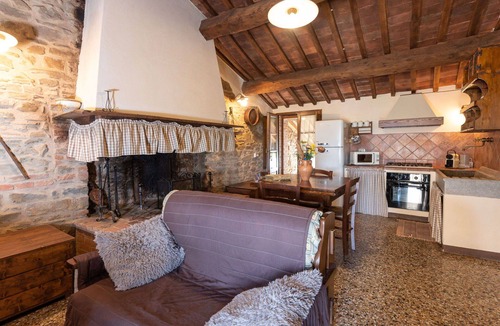 Sasso dʼOmbrone Villa | Nice apartment in villa for 5 people with pool, A/C, WIFI, TV, patio and pets allowed