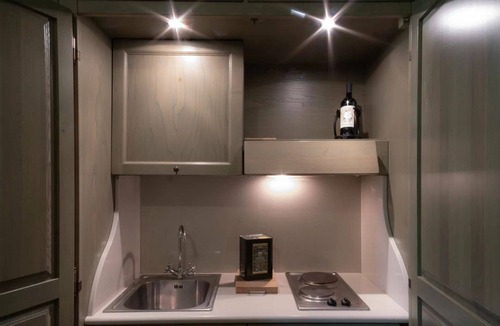 Agello Bed & Breakfast | Nice room for 4 people with A/C, WIFI, pool, TV, veranda and pets allowed, close to Perugia