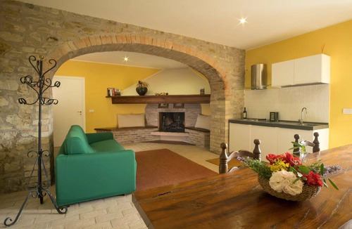 Agello Bed & Breakfast | Nice room with private pool, A/C, WIFI, TV, veranda and pets allowed, close to Perugia