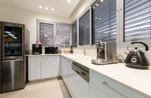 Rishon LeTsiyon House | O&O Group - Lux Beachfront Villa W Elevator & Pool