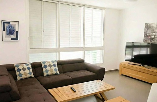 Bat Yam Apartment | O&O Group Spacious 2BR| Parking| Steps from Beach