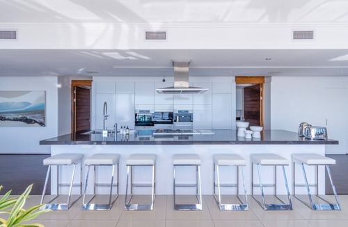 Camps Bay Villa | Ocean front, amazing beach & mountain views, incredible location - By Owner
