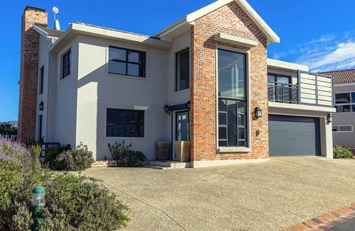 Fisherhaven Apartment | Ocean Whisper Sandown Bay | Nature and ocean waves at your doorstep